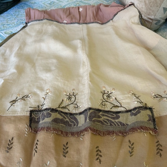 Elegant Two-Tone Midi Dress - Picture 5 of 7